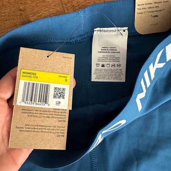 NIKE WOMEN SHORT /BIKER SHORT, NEW WITH TAG ! - Picture 6 of 7